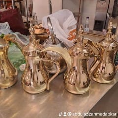 تجهيز ظاولات ضيافة ودلال مدهبة فاخرة لتقديم القهوة السعودية الملكية